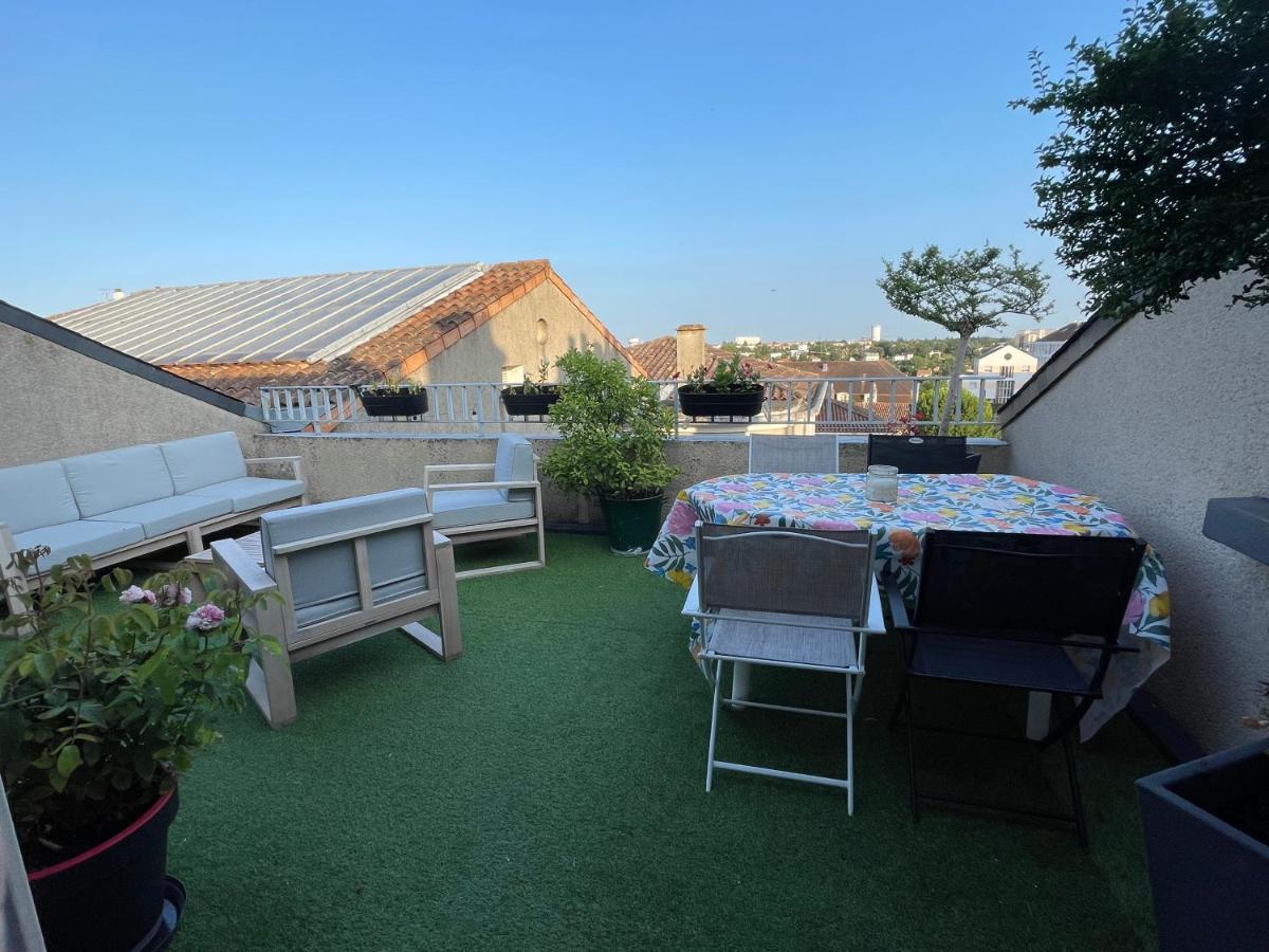 Grand Appartement Hypercentre Avec Terrasse Et Parking 푸아티에 외부 사진